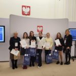Nagroda dla uczniów Szkoły Podstawowej im. Jana Pawła II w Księżpolu  z klasy VI w konkursie „Postaw na Mediację”
